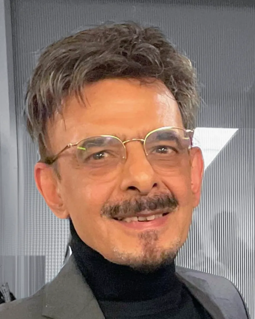 Portrait of Dr Shandi J Modi